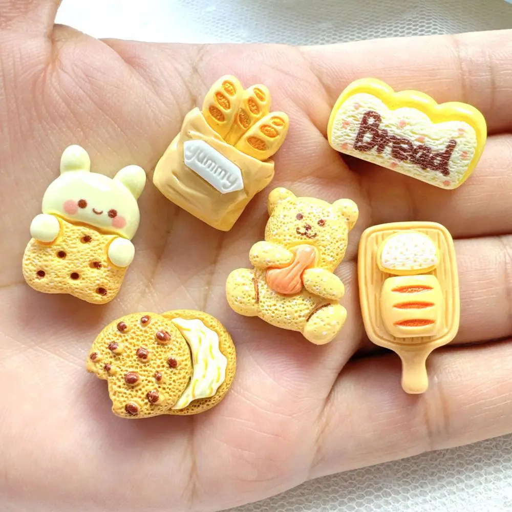 Christmas Craft Embellishment - เรซิ่นรูปหมีน่ารักขนาดเล็ก สำหรับตกแต่งธีมเบเกอรี่ ตกแต่งบ้านตุ๊กตา งานฝีมือ DIY ของสะสม